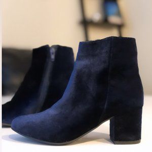 Steve Madden Navy Velvet Ankle Booties | Size 6.5